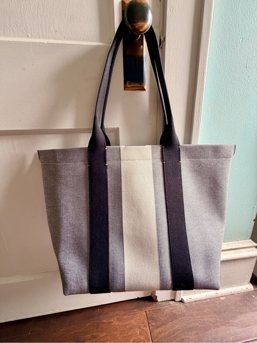 Rothy’s Essential Tote in Grey Mist